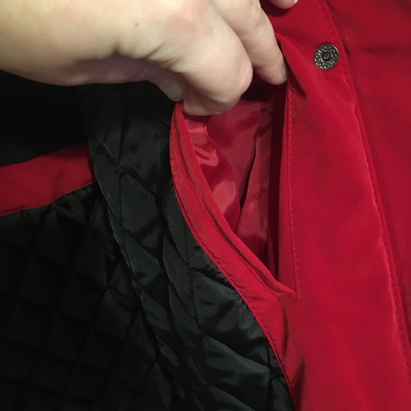 Red coat - Picture 5 of 6